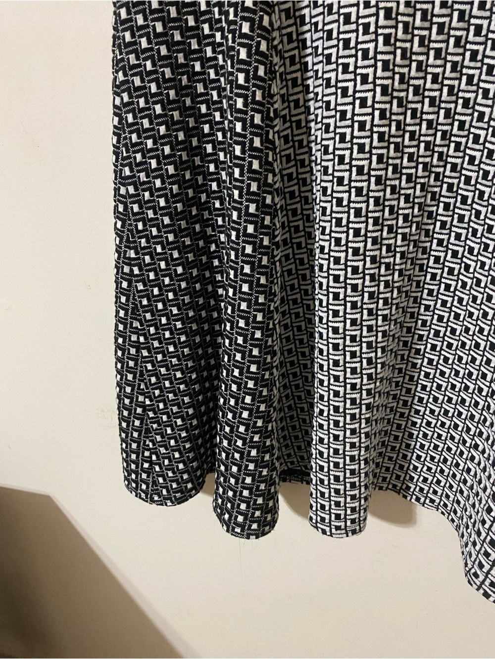 Lane Bryant Black and White Patterned V‑Neck Fit & Flare Dress Size 18/20 - Picture 6 of 8